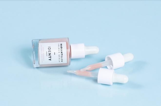 El Radiant Glow Primer Serum de Identy Beauty