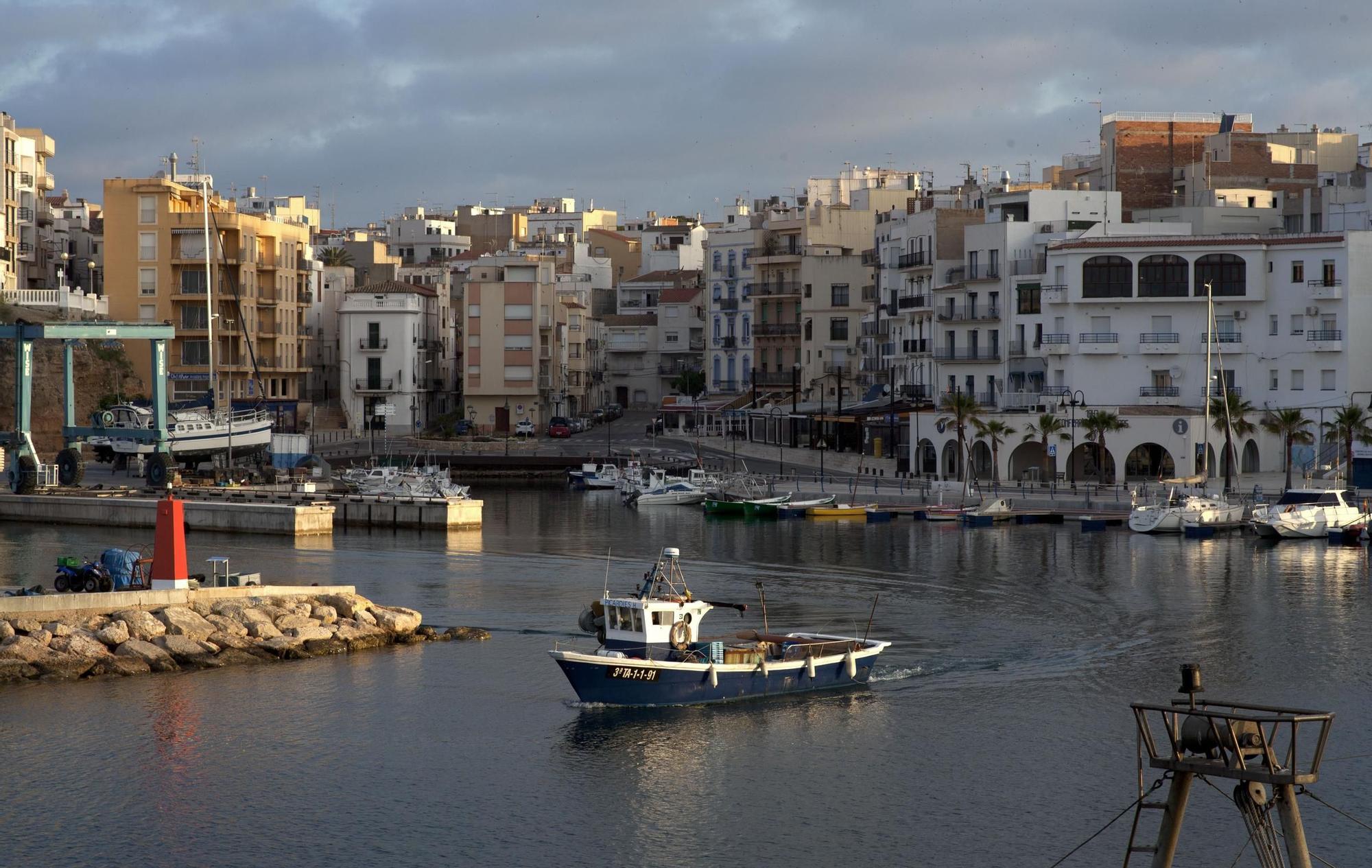 Barca en el puerto de l'Ametlla de Mar