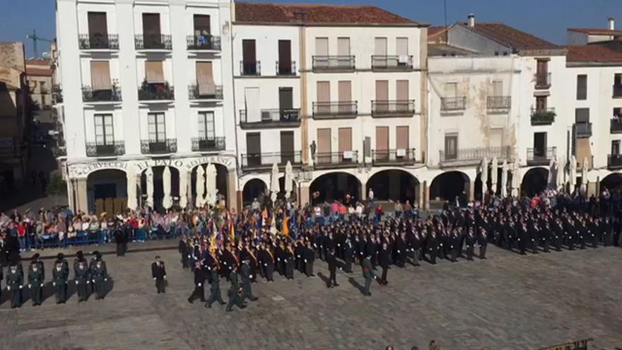 Desfile del Día del Veterano en Cáceres