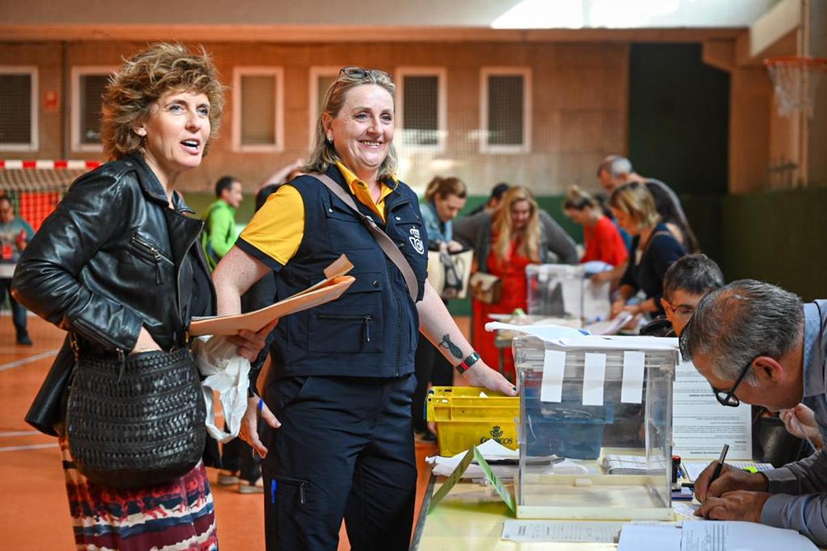 Votaciones en la escuela Grèvol de Barcelona, en el barrio del Front Marítim.