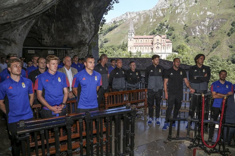 Ofrenda del Real Oviedo a la Santina