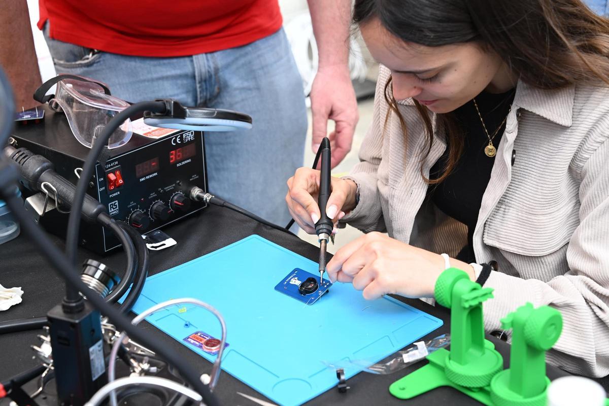 La electrónica ha sido protagonista en la II Feria de la Formación Profesional de Elche