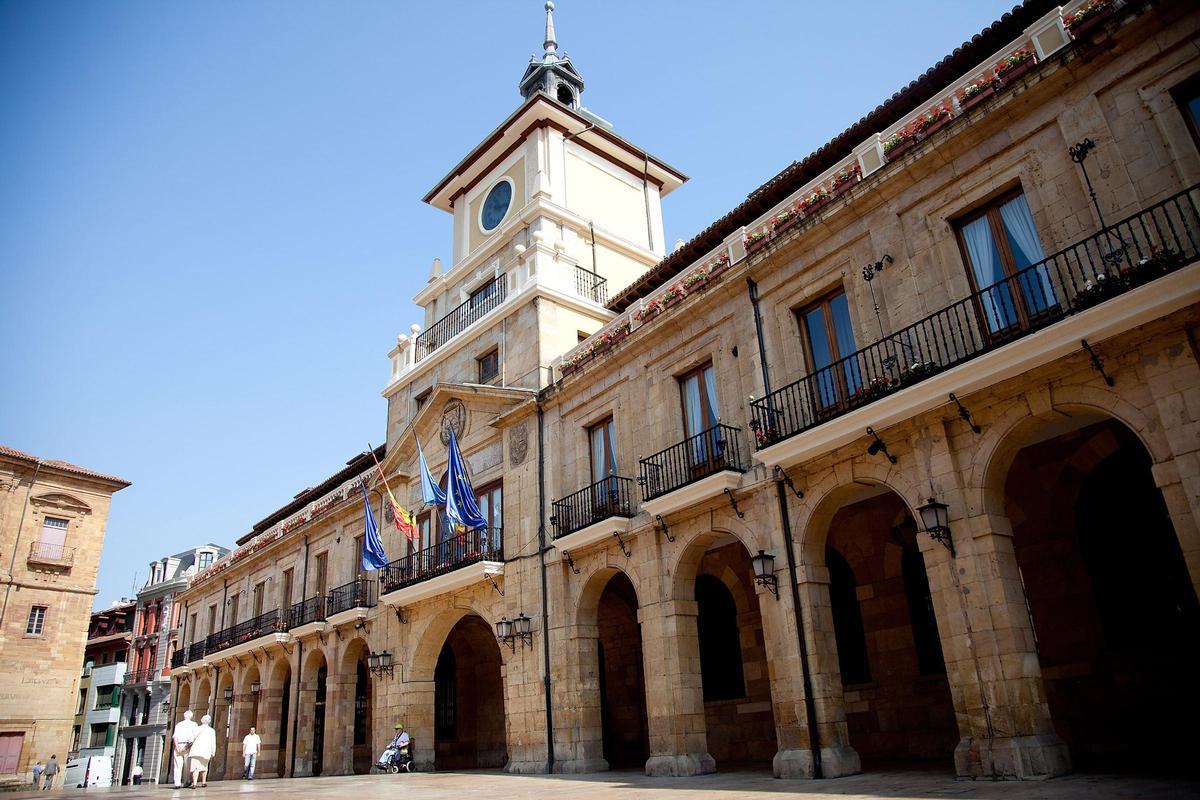 La fachada del Ayuntamiento de Oviedo.
