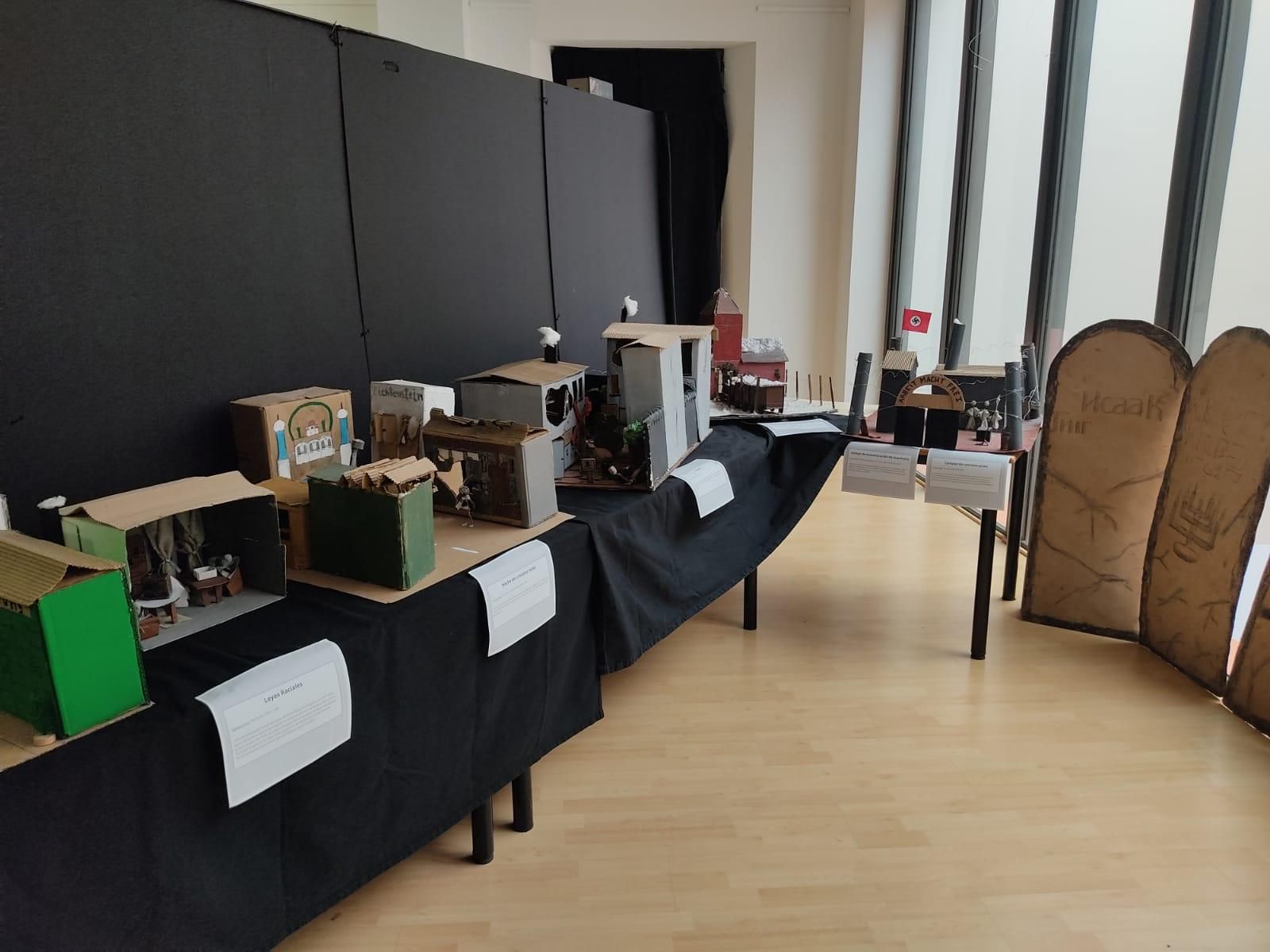 Exposición sobre el Holocausto hecha por alumnos del IES La Noria de Monforte