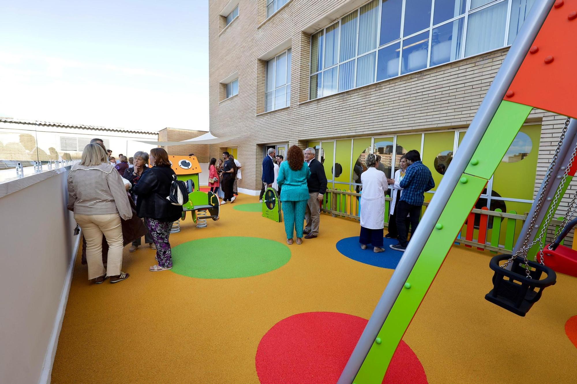 El hospital Materno-Infantil de Zaragoza estrena una nueva terraza para los más pequeños