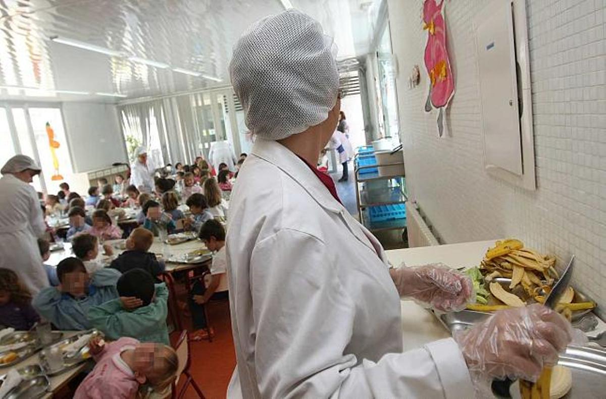 La gestión del comedor y el plan de menús del colegio El Fabraquer de El Campello tiene la doble certificación de calidad ISO.