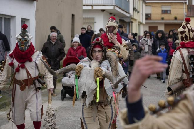 GALERÍA | La Vaquilla y los Cencerros reviven el antruejo más tradicional en Palacios del Pan