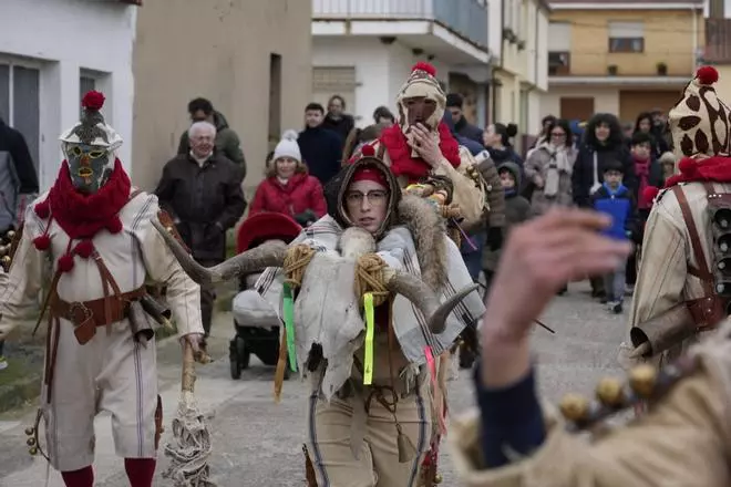 GALERÍA | La Vaquilla y los Cencerros reviven el antruejo más tradicional en Palacios del Pan