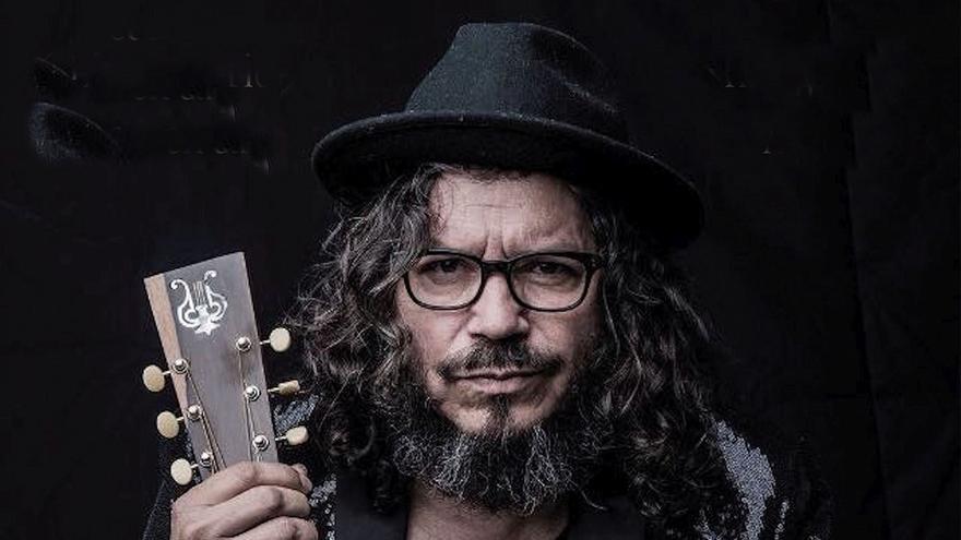 Raimundo Amador, con sus rollos de Pata Negra en la Cumbre Flamenca de Murcia
