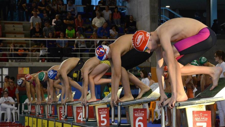 La salida de una prueba de natación del Campeonato Gallego Alevín del pasado fin de semana en el Rías do Sur