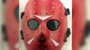 Es busca l’assassí que portava la màscara de ‘Divendres 13’