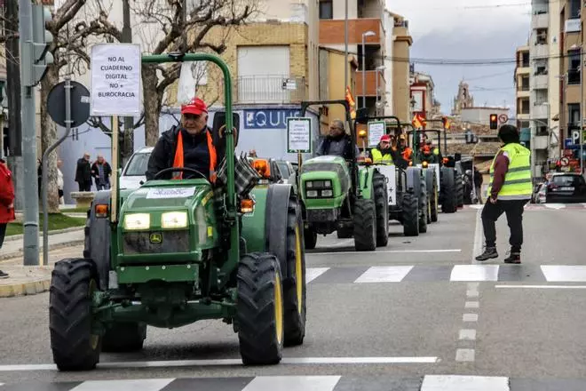 Los agricultores se concentran en tres comarcas de la provincia de Alicante en una tractorada por carreteras secundarias