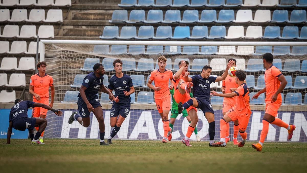 Una acción del partido del Camp d'Esports