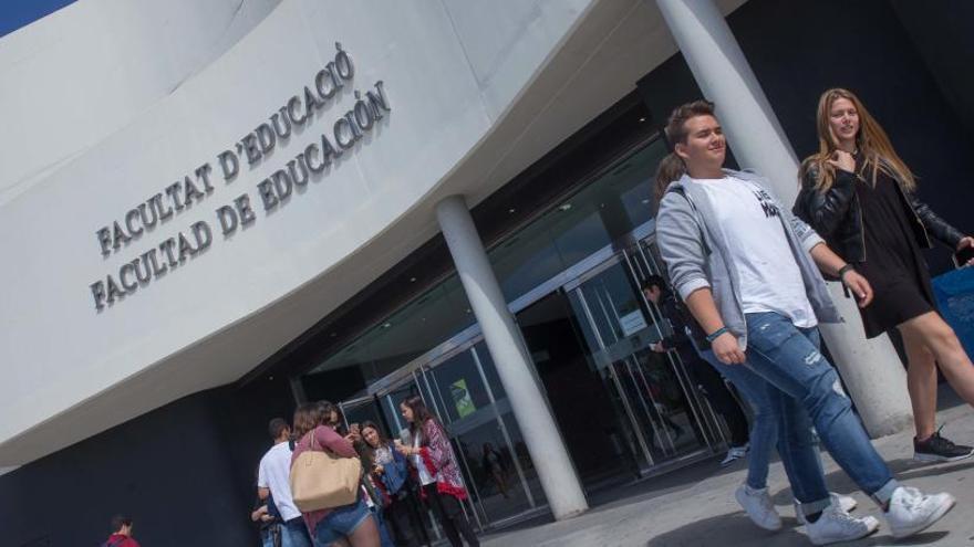 La Universidad ofrecerá estudios simultáneos para el grado de Maestro con Filología Catalana y Humanidades