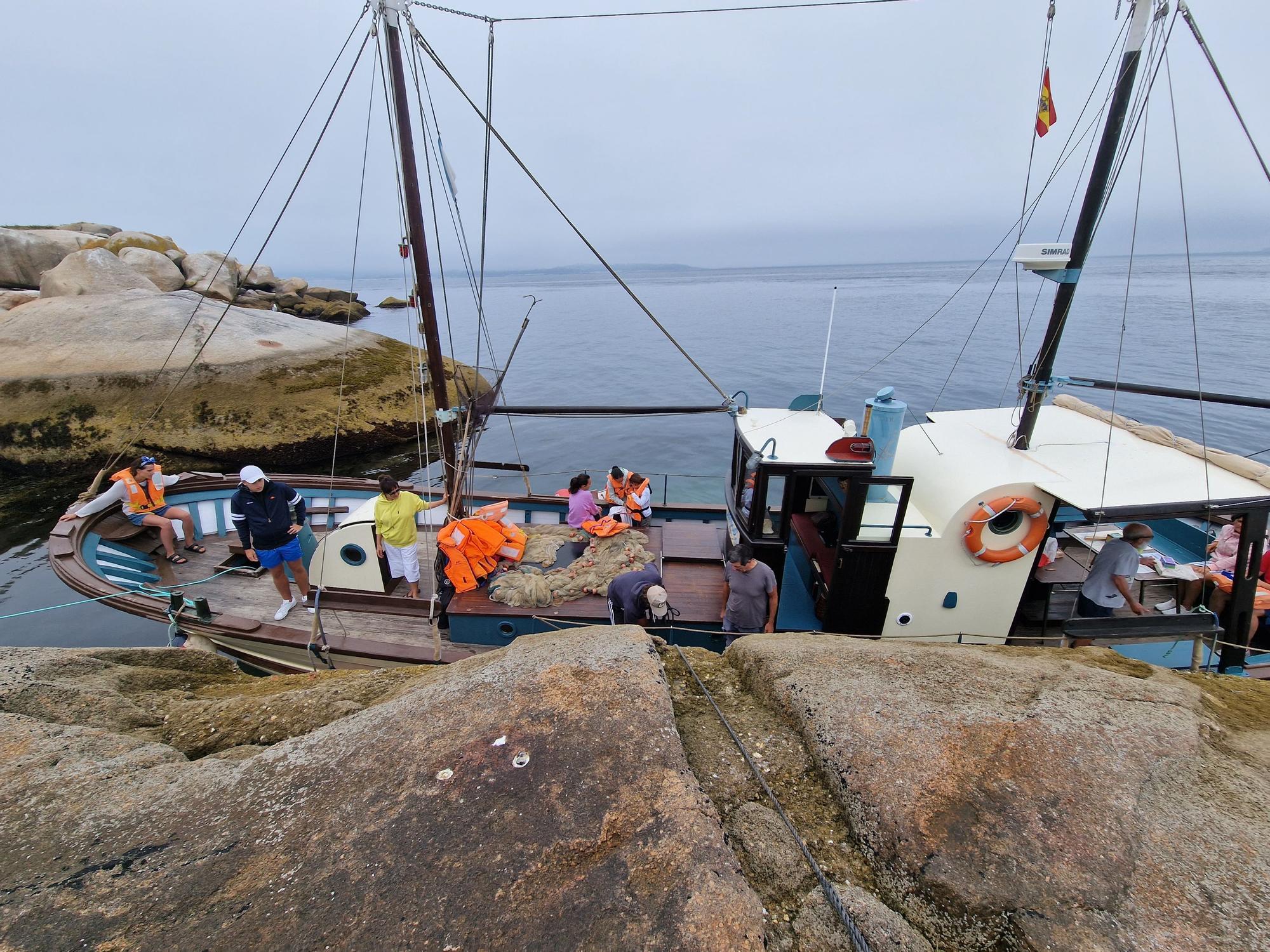 De visita en las Islas Atlánticas de Galicia a bordo del aula flotante "Chasula".