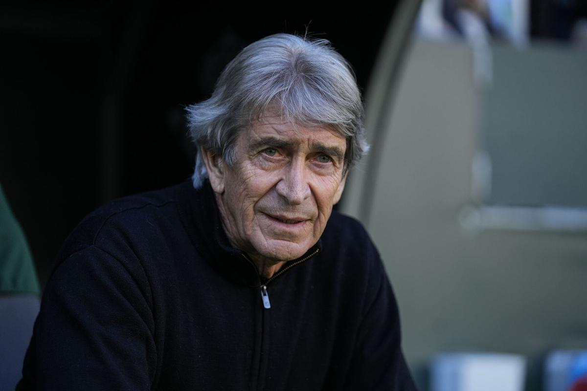 Manuel Pellegrini, durante el partido de LaLiga EA Sports, disputado entre el Real Betis y el Rayo Vallecano en el estadio La Cartuja
