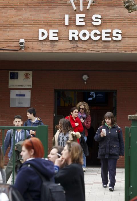 Manifestación para exigir la ampliación del IES Roces y del Colegio Alfonso Camín