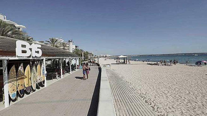 Siete de los quince balnerarios de primera línea de la Platja de Palma están como el de la foto.