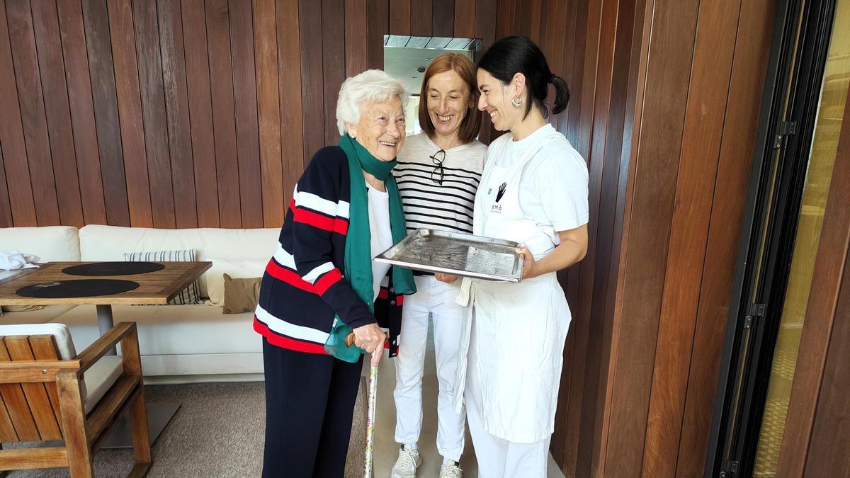 Tres generaciones de Miramar: Isabel Buxeda, Montse Serra y Zaïra Pérez.