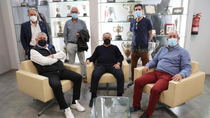 De pie: Fernando Rodilla, Luis Villar y Manolo. Sentados: Paco Doblas, Lezano y Juan. |  // ALBA VILLAR