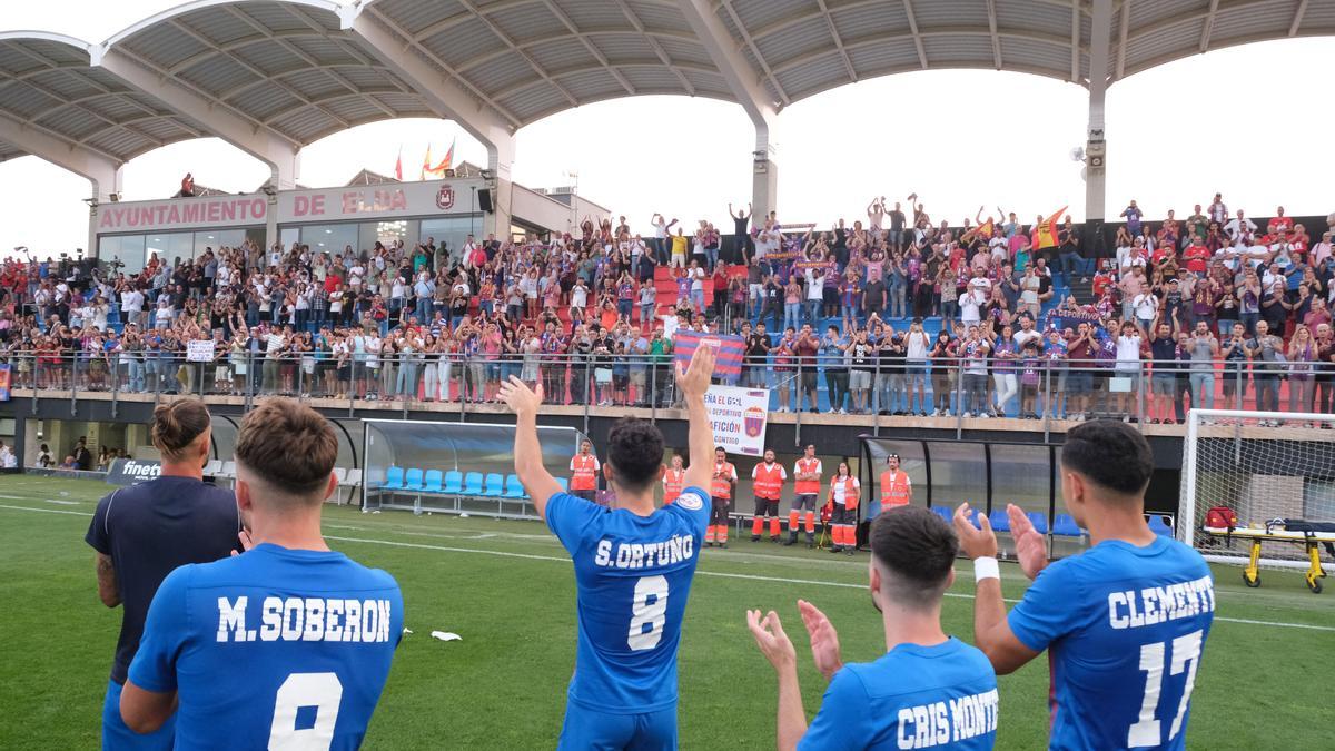 Celebración del pase a la final del ascenso a Segunda División del Eldense en el Nuevo Pepico Amat.