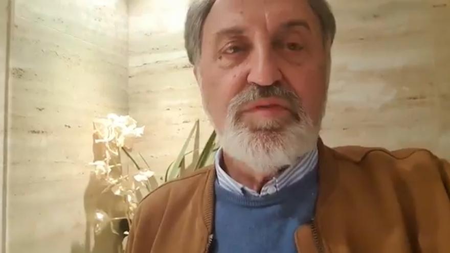 El abanderado olímpico en Moscú'80, Herminio Menéndez, felicita a Saúl Craviotto y Mirella Belmonte, a los que considera dos "grandísimos deportistas"