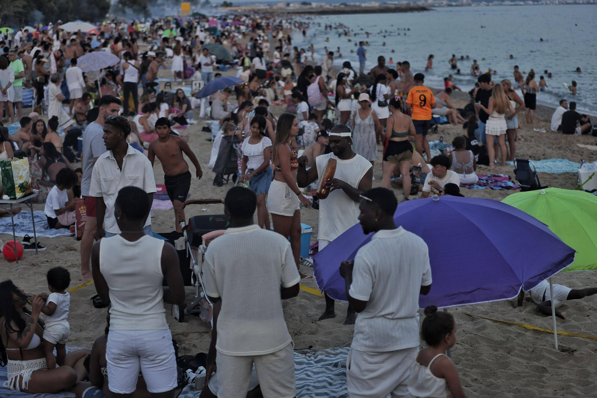 Palma disfruta de su noche más mágica del año con Sant Joan