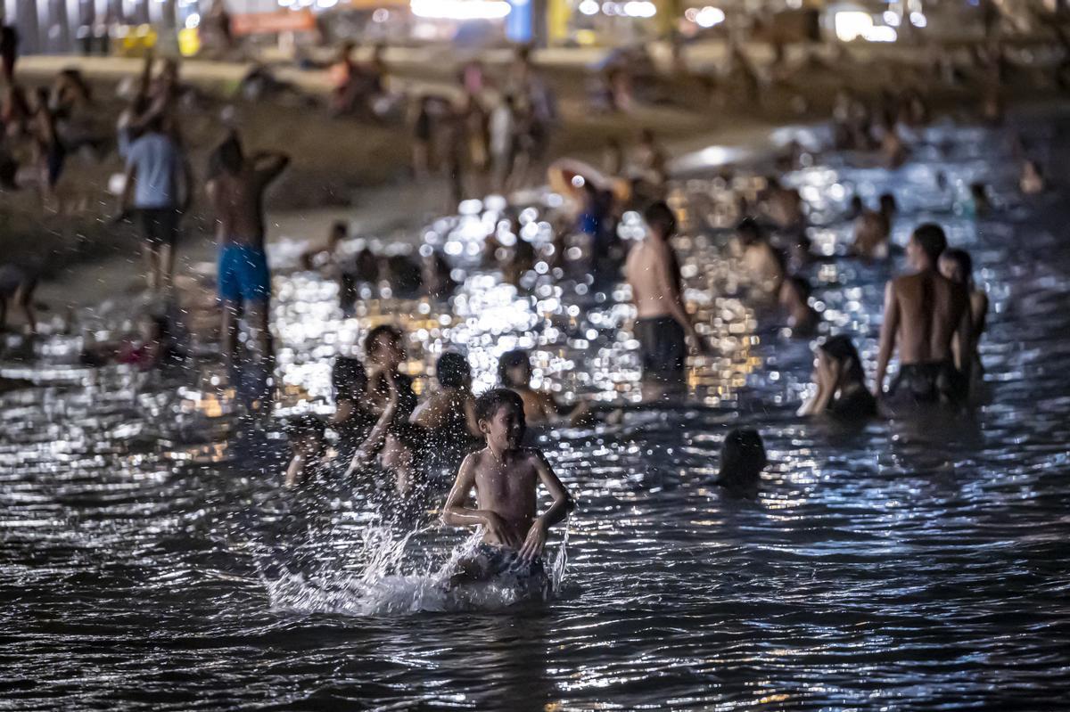 Baños contra la noche infernal en Barcelona