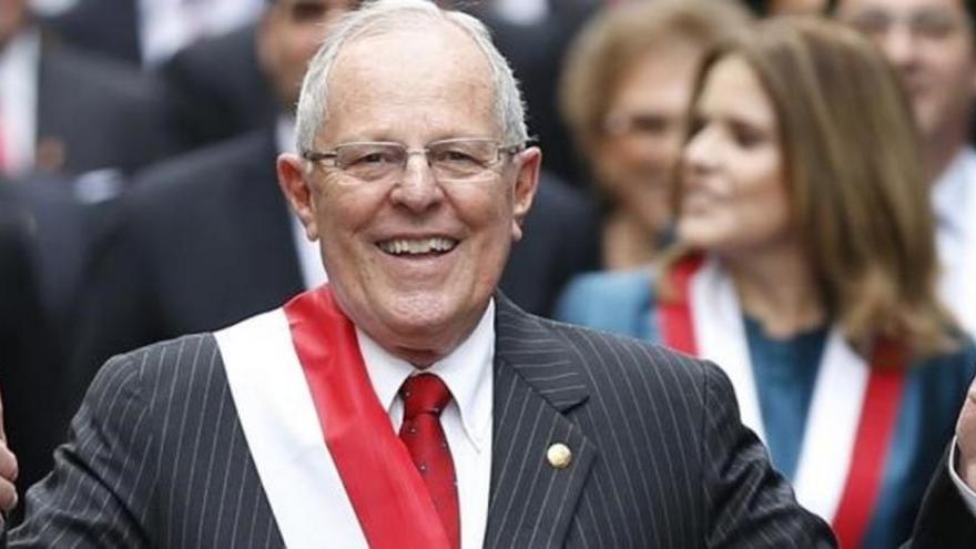 Kuczynski asume la presidencia de Perú con la promesa de promover una revolución social