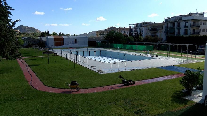 El Ayuntamiento de Priego licita la gestión integral de la piscina municipal