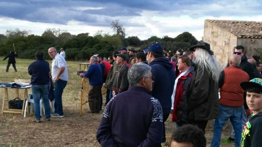 La 'tirada' finalmente se desarrolló cerca de la escuela.