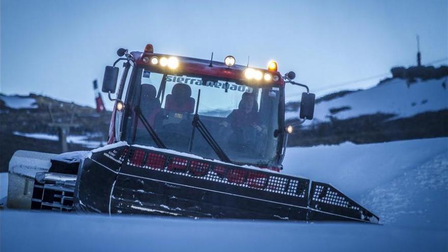 El mal tiempo obliga a cerrar la estación de esquí de Sierra Nevada