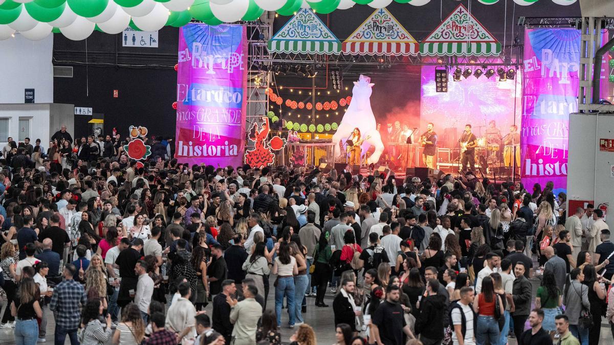 Ambiente en el tardeo más grande de la historia