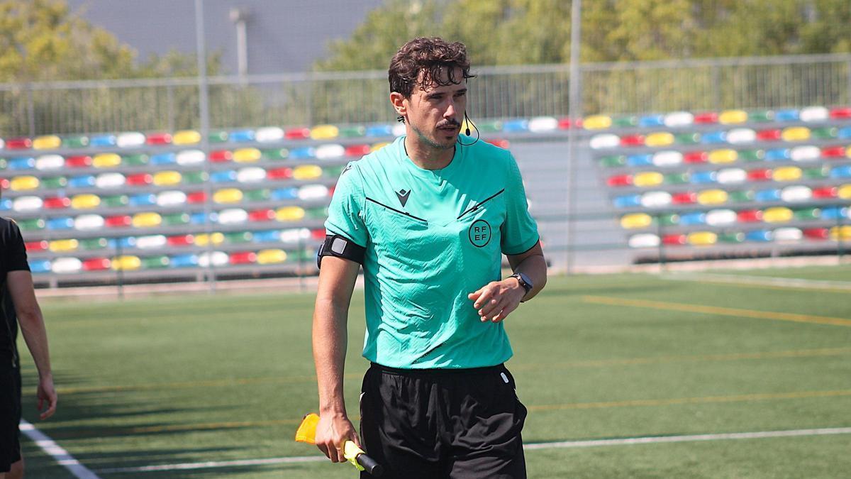 El árbitro asistente castellonense Adrián Dolz Martínez.