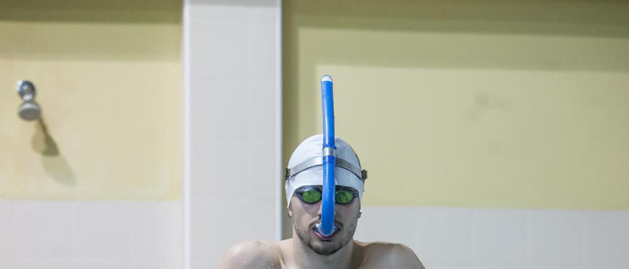 José Antonio Pérez, en la piscina de Vía Parque en Alicante.