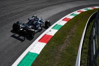 Hamilton empieza liderando en Monza con Sainz séptimo y Alonso octavo