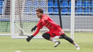 Cervera abre el 'casting' de porteros para la visita al Deportivo de La Coruña