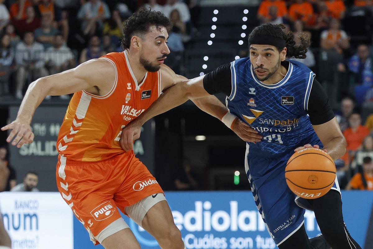 Leo Meindl, a la derecha, en un partido de Liga Endesa con San Pablo Burgos.