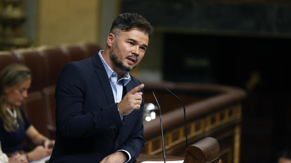 El portaveu d'ERC al Congrés, Gabriel Rufián, pronuncia les primeres paraules en català a l'hemicicle: "Parlaré en català perquè puc, gràcies a l'escola catalana"