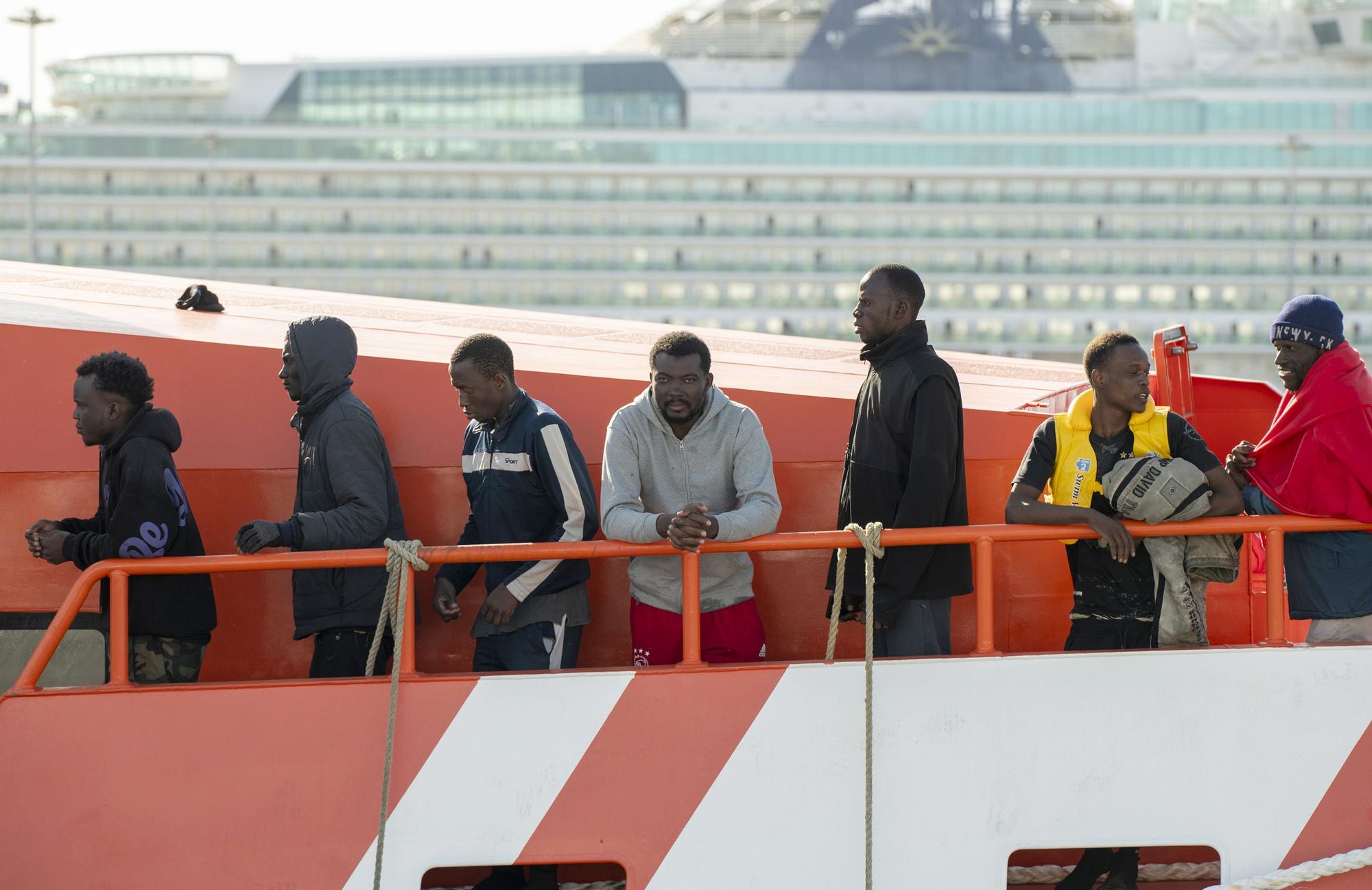 Llegada de migrantes a Puerto Naos, en Arrecife (Lanzarote)