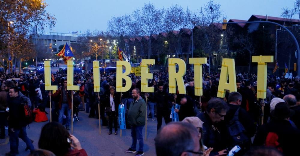 Protesta de Tsunami entorn el Camp Nou