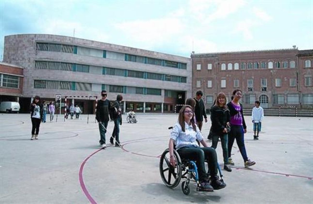 Alumnes de l’escola Verge de la Salut (Sant Feliu de Llobregat), durant l’activitat sobre discapacitat. Alumnes de l’escola Verge de la Salut (Sant Feliu de Llobregat), durant l’activitat sobre discapacitat.