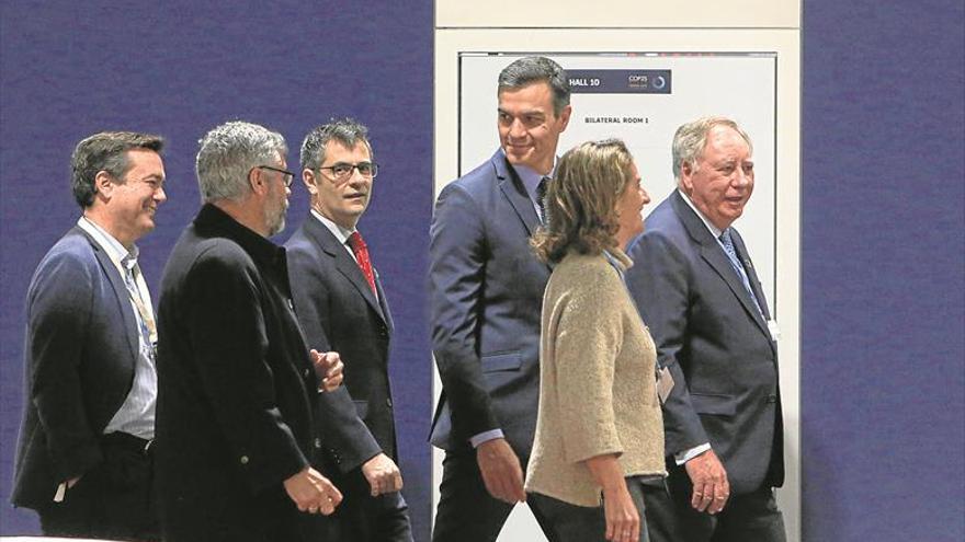 El PSOE se resigna a ser espectador en la negociación