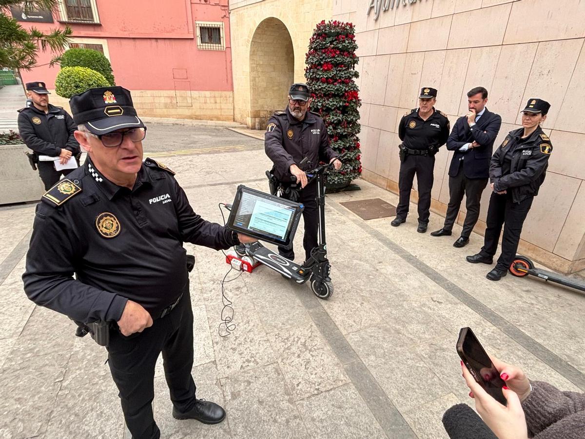 La Policía Local realizará una campaña de concienciación sobre la velocidad de los patinetes antes de comenzar a sancionar