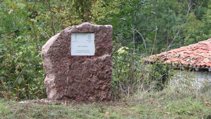 El monolito de la fosa de Vegalloba.