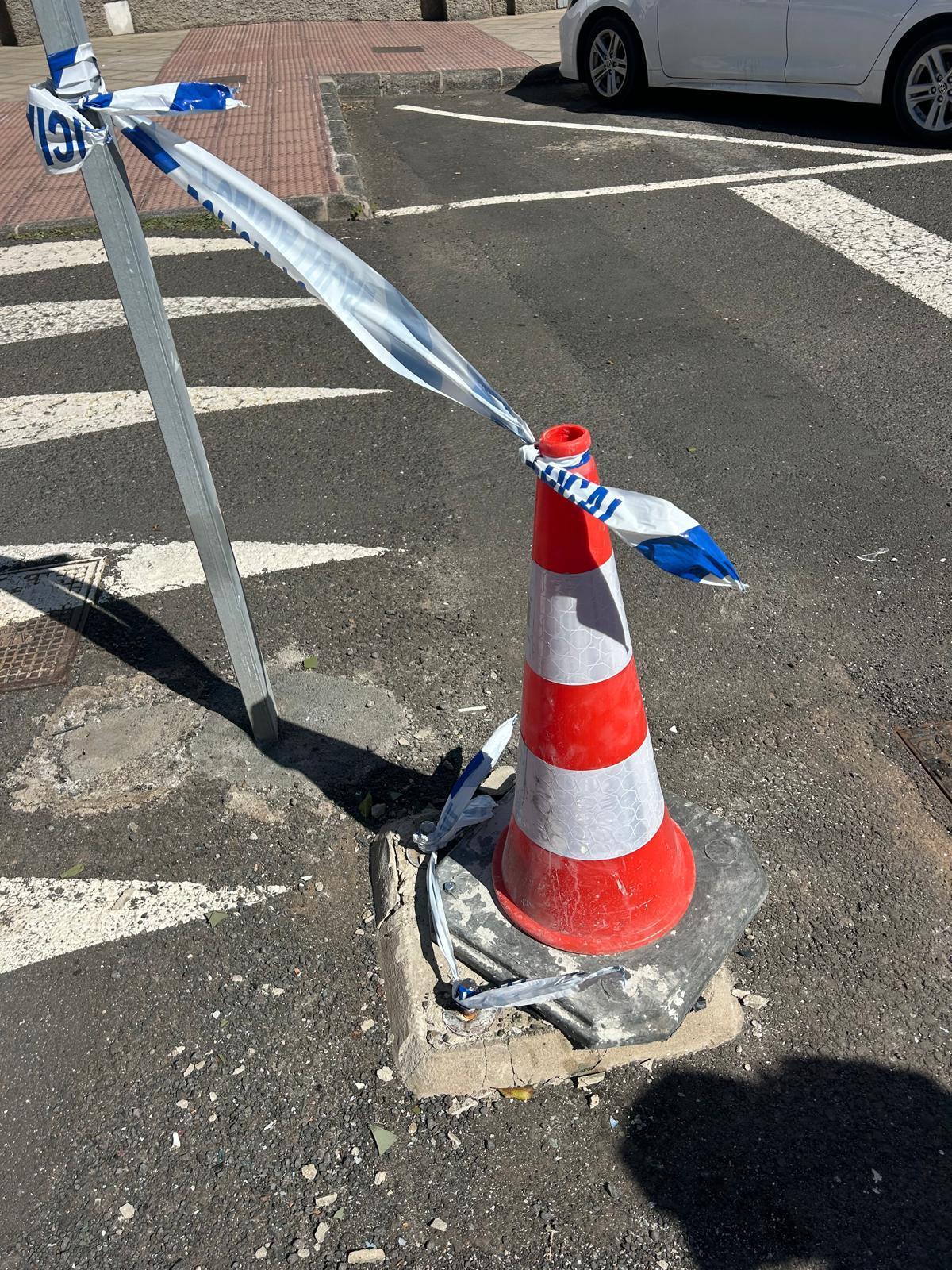 Lugar en el que estaba el semáforo que tiró un camión furgón el pasado lunes en Arrecife