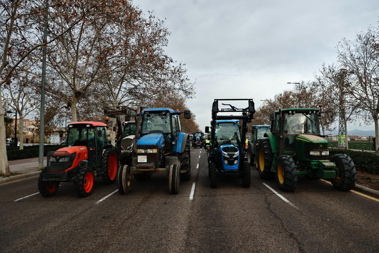 Las primeras tractoradas colapsan València