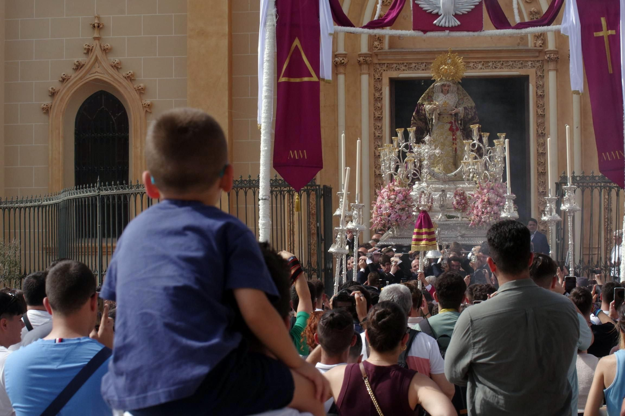 La procesión de la Virgen de la Trinidad este sábado, en imágenes