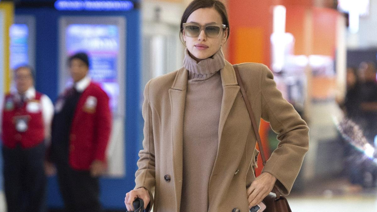 Irina Shayk triunfa en el aeropuerto con un perfecto look