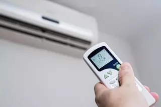 Siete de cada diez españoles evitan encender el aire acondicionado por miedo a la factura de la luz